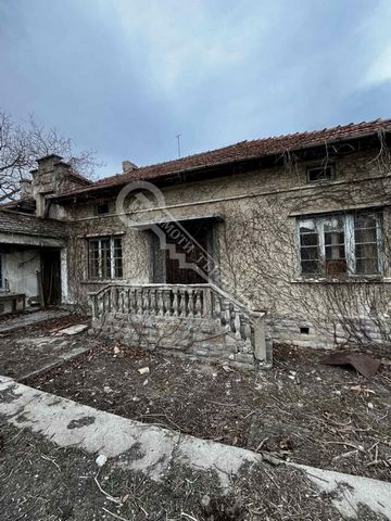 Imoti Tarnovgrad offers you a house in the village of Tserova Koria. The property is located on an asphalt road in the ideal center of the village, near the temple of St. John the Baptist. The house has an area of 148 sq.m. and consists of an entranc...