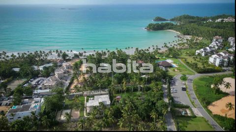 Surely one of the most beautiful villas Las Terrenas. 9 bedrooms and 10 bathrooms, living space of 950 m2 on a plot of 2000 m2 100 meters from the most beautiful beach in Las Terrenas. The villa includes Large barbecue in pool bar Parking for 7 space...