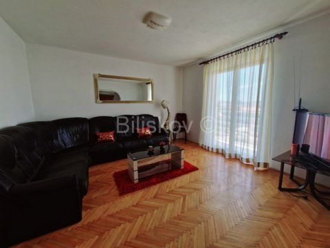 Solin, Poljaci, on the second floor of a private house, an apartment with a total usable area of 115m2. It consists of a kitchen with a dining room and a living room, three bedrooms, a bathroom and a loggia with a secured parking space in the garage....