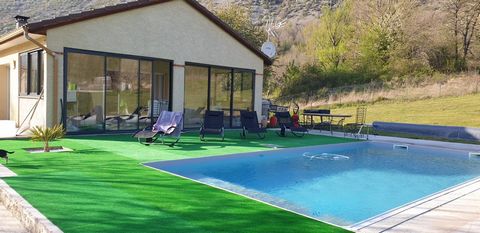 FAMILY VILLA WITH POOL! Welcome to this magnificent 120 m2 family villa located at the foot of the Ariège Pyrenees mountains! Located on the main axis, 10 minutes from Ax les Thermes and 5 minutes from Les Cabannes, you can relax in its 8x4 swimming ...