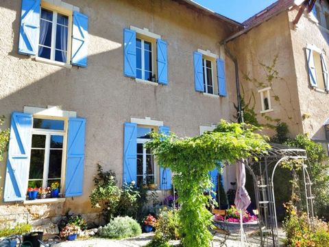 IDEAL RECOVERY ACTIVITY GUEST HOUSE This magnificent charming house of 1880 renovated with taste of 450m2 on a property of 5830 m2 perfect for carrying out a professional life project. It consists on the ground floor: an entrance with toilet, a large...