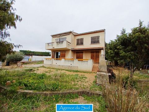 The agency Du Sud offers you in Roquefort-La-Bédoule, quiet in a very popular area, this beautiful house composed of two communicating dwellings on a plot of about 760m2. On the ground floor, a T3 of more than 70 m2 you have a living room of about 25...