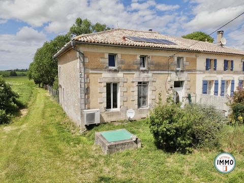 ESTUARY sector - less than 10 minutes from MIRAMBEAU (A10 motorway) and 20 minutes from JONZAC Discover this Charentaise in terraced stones on one side, which offers great potential after work! On the ground floor: beautiful entrance with pellet stov...