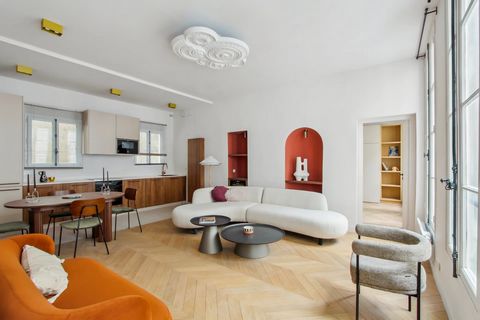Paris 6th Saint Germain des Pres - bathed in light stylish furnished 2 bedroom apartment In the heart of the 6th arrondissement, in an old building with a caretaker on the second floor with lift of a building with a digital entry system, magnificent ...