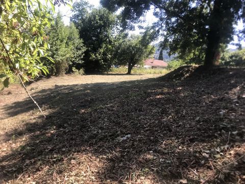 Building plot of 1080 m2, slightly sloping, in GANAC, quiet and pleasant village, 05 minutes from Foix, in the heart of the Barguillère valley, in the Regional Natural Park of the Ariège Pyrenees. This land is buildable, the C.U. (B) accepted in 2022...