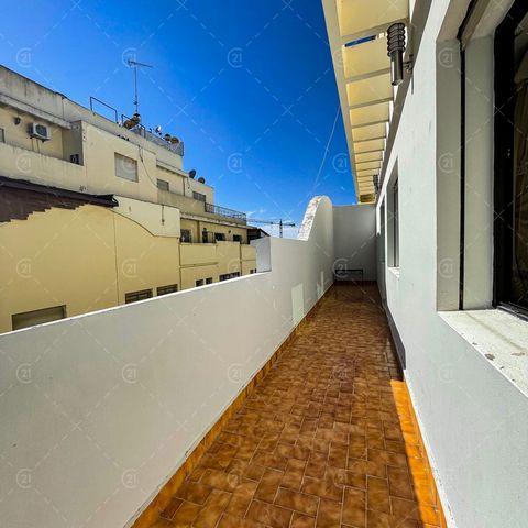 Century 21 Tangier offers for sale a spacious apartment of 160m2 very well located in the city center of Tangier exactly in Nejma, on the 9th floor of a building of good reputation and well managed, the apartment is very sunny and bright consists of ...