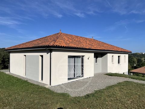 Dans un secteur résidentiel très calme, proche de Limoges, venez découvrir et succomber au charme de cette jolie maison. Vous rêvez d'une maison neuve, mais vous ne souhaitez pas subir les tracas de la construction. Cette maison est faite pour vous !...