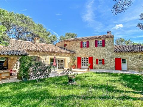 Ideally located just 25 minutes from the Aix en Provence TGV train station, in a charming Provencal village, this beautiful 282 m2 stone property boasts generous living space. Renovated around ten years ago, the ground floor features living rooms ope...
