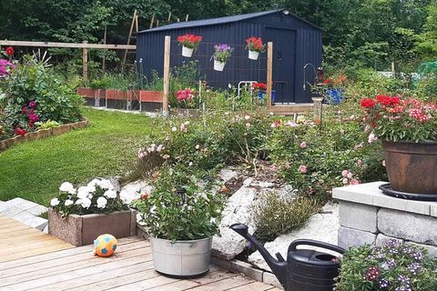 Welcome to a lovely holiday home in scenic Hällekis. Here it is definitely not difficult to enjoy your stay, being close to swimming in the wonderful clear Lake Vänern and the location with a playground next door, perfect for families with children. ...