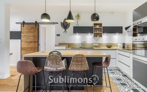 Sublimons Transactions offers you this rare pearl in Ploërmel! Modern single-storey house of 120 m2, built in 2019, offering you exceptional living comfort just a stone's throw from the city center. With its 4 bright bedrooms, including a master suit...