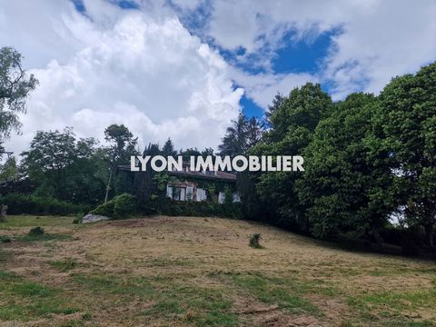 Lyon Immobilier offers you in CLUNY, Route de Massilly, a residential house of 117m2 including a living room, a dining room, a bathroom, two bedrooms, a kitchen and a separate toilet. On the upper floor, two bedrooms, a bathroom and two attics of 31 ...