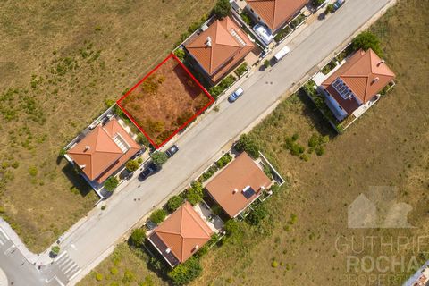 This urban land in Aljezur presents a fantastic opportunity for those looking to build a new home in a picturesque village close to the beaches and the natural beauty of the Sudoeste Alentejano e Costa Vicentina Natural Park. Here are some highlights...