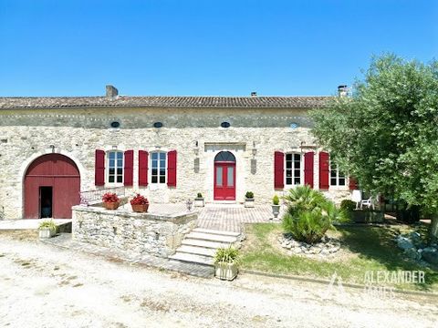 This magnificent vineyard is located in the Lot-et-Garrone region, around 40 minutes from Bergerac and its international airport and 1h15 from Bordeaux. Not far from the charming village of Duras with its historic château and numerous amenities, this...