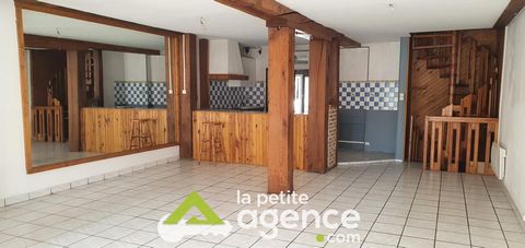 Shopping area, townhouse composed of a space open to living room and equipped kitchen. Upstairs two large bedrooms, bathroom with shower. Granary. This ad is brought to you by Mr. Joël PREMILHAT - - NoRSAC: 851 180 331, Registered at the Registry of ...