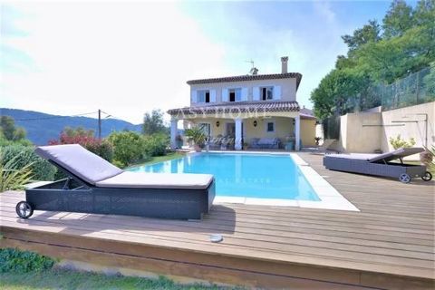 WE OFFER YOU this high quality Mediterranean villa. enjoying a view to the sea and the Esterel hills. in the most residential area of ??la roquette sur Siagne, on 2270m2 of land with swimming pool. Possibility of extension beautiful entrance, spaciou...