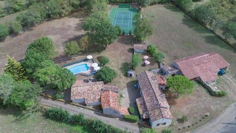 If you are looking for a property suitable for multi-generational living, or from which to generate income this lovely ensemble of white Quercy stone buildings set in mature park like grounds with a tennis court and swimming pool is just for you. Wha...