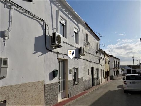 This is a very nicely restored and maintained, ready to move into town house on the edge of the small town of La Bobadilla located between Martos and Alcaudete in the Jaen province of Andalucia, Spain. Step off the street, with on road parking right ...