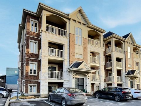 Welcome to a wonderful 2 bedroom condo with 2 large balconies. Quality materials such as Granite counter tops. Condo is well maintained, close to services, stores, restaurants, school, banks and much more.. Easy access to the highway 15 Very well pos...
