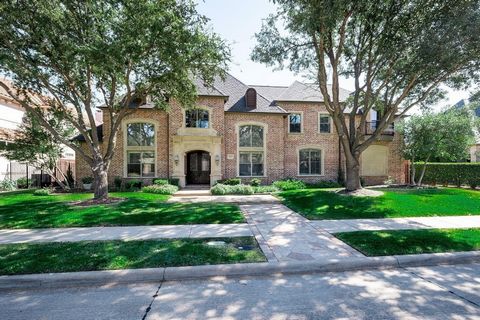 Stunning custom estate in gated & guarded Starwood! Grand entry w-soaring ceiling, rich hardwood floors, arched columns surround the Formal Living w-a fireplace & intricate crown molding. Formal Dining w-a grand chandelier! Spacious family room featu...