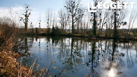 A26210CTH24 - A private lake hidden away in the Dordogne countryside perfect for those lazy days of peace and contemplation Information about risks to which this property is exposed is available on the Géorisques website : https:// ...