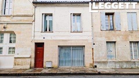 A27586SAG33 - This cosy 3-bedroom townhouse is ideally located for motorway access and within walking distance of the train station and local amenities. Located in the heart of Libourne, this pied-à-terre offers unrivalled access to the city's myriad...