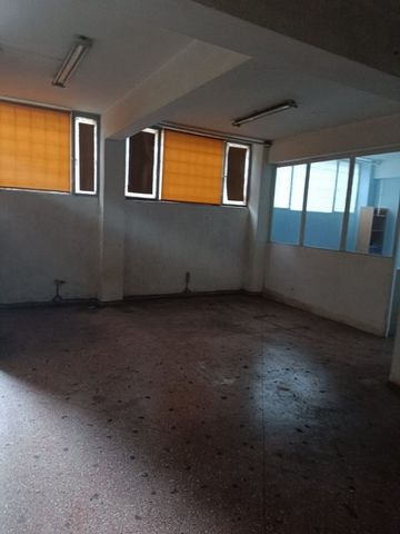 Athens, Neos Kosmos-Kinosargous, Retail Shop For Sale 80 sq.m., Showcase: 6 m., Property status: Needs total renovation, 1 level(s), 3 spaces, 1 WC, Building Year: 1968, Energy Certificate: Under publication, Floor type: Mosaic, Type of Doors: Alumin...