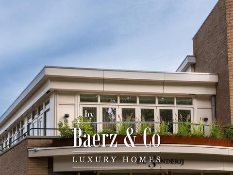 Wij verwelkomen u graag op De Sanderij 101a te Schoorl, waar we in een appartementencomplex voor Schoorlse begrippen een werkelijk unieke luxe 4-kamer penthouse met A-Label en een zeer luxueuze afwerking te koop aanbieden. Het penthouse is in 2023 ge...