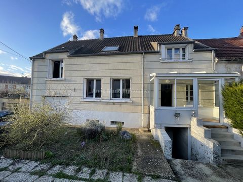 ANNE MANO Immobilier offers you, 5 minutes from Château-Thierry, this house of 121 m2 comprising on the ground floor, an airlock opening onto a spacious entrance with bar, a living room of about 32m2 with insert fireplace opening onto a spacious vera...