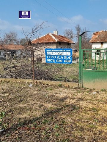 S-Consult sells EXCLUSIVELY a small house in the town of S-Consult Valchedrum, consisting of a corridor, a bathroom with a toilet and a room with a total area of 40 sq.m. The property has another old building of 40 sq.m. (adobe). The house is insured...