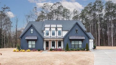 Welcome to this stunning retreat nestled in the heart of sought after Roswell! This stunning modern farmhouse is situated perfectly on a quiet cul-de-sac with a spacious, flat, and private lot making it a perfect space. Upon entering the home you are...
