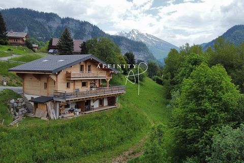 Charming recent chalet with a surface of 230 m2 useful located near La Clusaz with a panoramic view of the mountains. Very quiet environment. Beautiful sunshine. Land 660 m2. It offers two apartments with terraces. Garage. 3 parking spaces. Heat pump...