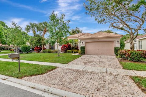 Every day is more beautiful in this sophisticated and spacious home located in gated Valencia Lakes resort-style community. The home offers open-concept floor plan featuring a host of updates. Open kitchen features custom cabinetry, granite counterto...