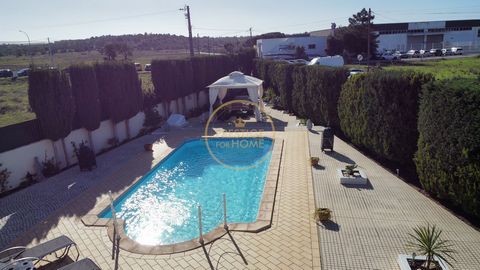 Located in Algoz. House in plot of 749m2, with 3 bedrooms, one en suite on the first floor, two on the ground floor with a common toilet. Large outdoor leisure area with swimming pool and barbeque, lawned garden and Portuguese sidewalk with several t...
