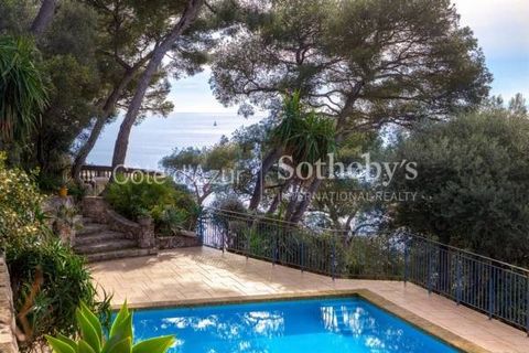 This luxury property, situated on the western slope of Cap Ferrat, boasts exceptional panoramic views of Villefranche Bay and the Mediterranean Sea. The villa, surrounded by a beautiful landscaped garden, features 5 bedrooms, spacious living areas, a...