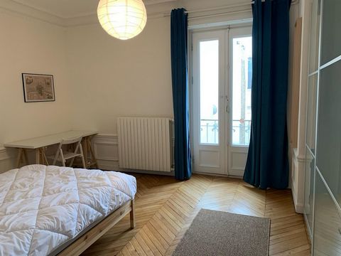 The furnished room in a shared apartment will be available starting from April 15th. The room is part of a beautiful shared apartment of 105 m² located in a quiet and pleasant private cul-de-sac near the Eiffel Tower. The room includes a double bed, ...