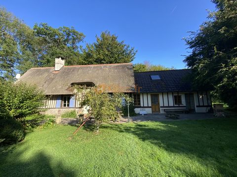 Two hours from Paris, 6 kilometres from Veulettes sur Mer, in a small quiet village, is this thatched cottage of 160m2, facing south, on a wooded and enclosed garden of 1884 m2. You will appreciate the combination of the old and the comfort of the si...