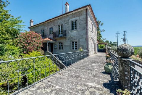 This charming villa located in the municipality of Nelas has an exuberant outdoor space and a large indoor pool. The property is divided into four unique spaces, namely: main house; garden house; servants' house; and the pool house. On the first floo...