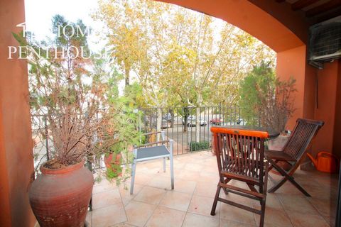 Large house of 277 m² in Palafrugell, province of Girona. This house, due to its spaciousness, satisfies the needs of a family with children. This house has three floors with lift and is distributed in spacious living room, furnished kitchen, absolut...