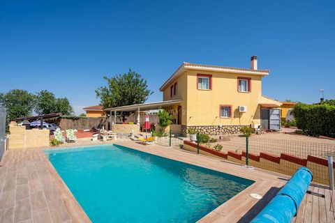 Detached villa that is framed in the Alcarria Conquense region. Home very well cared for, with unmatched maintenance. Construction on two floors creating a comfortable stay with lots of light in all its rooms. The plot consists of a 1311 m2 plot, fin...