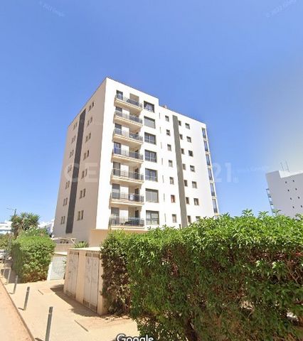 There are a total of 29 flats, of which 12 are vacant and 17 are occupied. The properties have between 79 m² and 110 m², 2 and 3 bedrooms, 2 bathrooms, kitchen, living-dining room and balcony. In total 3005m². They are located in an urbanisation with...