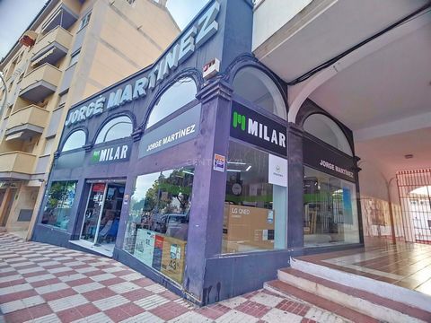 Unique opportunity in the heart of Arroyo de la Miel! This spacious commercial premises located in one of the most central streets of the town, surrounded by a vibrant community of shops and homes, offers an excellent investment opportunity. Located ...