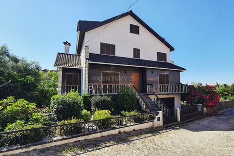 Detached House T4, consisting of two floors and attic. They have central heating with diesel and firewood (fireplace stove), solar panel, double glazing, garage for two cars, annexes with laundry and a small yard. Room on the ground floor adapted for...