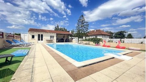 Located in a pretty chateau village of Mauprévoir, with all your requirements, within walking distance. bar, bakery, chemist, grocery shop, and a primary school. Comprising of a 4-bedroom modern village property with in-ground pool. There is the poss...