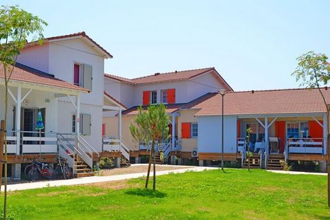 Résidence La Grenadine is a medium-sized holiday address with 90 renovated colourful holiday homes. They are row houses, built on low stilts and accessible via five steps. The houses are built in the style of local fishermen's houses as can be found ...