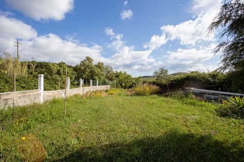 I present to you this Land of 888m2, of Rustic matrix in Almargem do Bispo. This property, located two minutes from the center of Albogas, allows you to enjoy the peace, environment and nature of those who live in the countryside, while allowing you ...