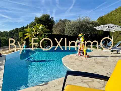 Situated at the end of a cul-de-sac, in a dominant position and in absolute peace and quiet, this beautiful modern villa will seduce you with its atypical volumes, its luminosity, its high ceilings, its beautiful renovation with quality fittings and ...
