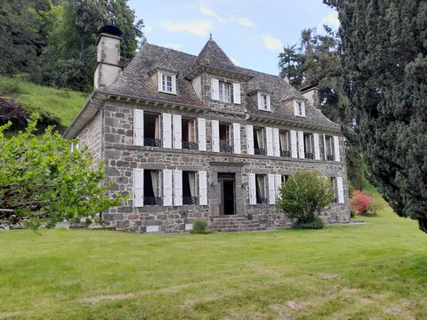 Etate and outbuildings at the gates of Aurillac on 3 hectares wooded land This property with outbuildings 12 mins away from Aurillac and 20 mins from the airport is located in one of the pretty Cantal valleys. The mansion house on 3 levels offers its...