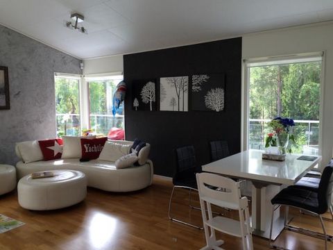 Well lighted rental townhouse is available for rent in Sollentuna. It is in north of Stockholm and has very good connection to Stockholm city central. Sollentuna borders the municipalities of Stockholm, Järfälla, Upplands Väsby and Täby. This house i...