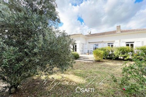 6-Room, 160 m2 House Exclusive listing: Charming house located in the town of Castelmayran, less than 10 minutes from Castelsarrasin, providing convenient access to shops while enjoying the tranquility of a village. Built in 1970, this delightful pro...