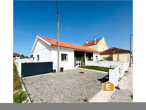 2 bedroom house with land - Marinha Grande If you're looking for a low-maintenance house, completely restored, with a lot of charm, semi-detached on one side and set in a 769m2 plot, then this could be your opportunity. House in the town of Marinha G...